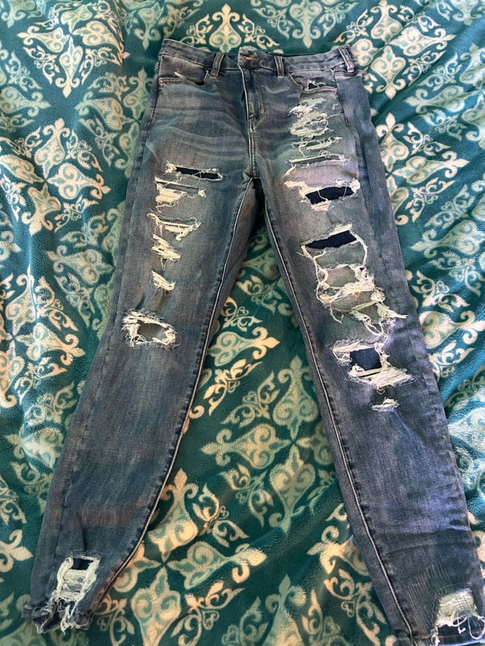 American Eagle Ripped Blue Women’s Ripped Skinny Jeans